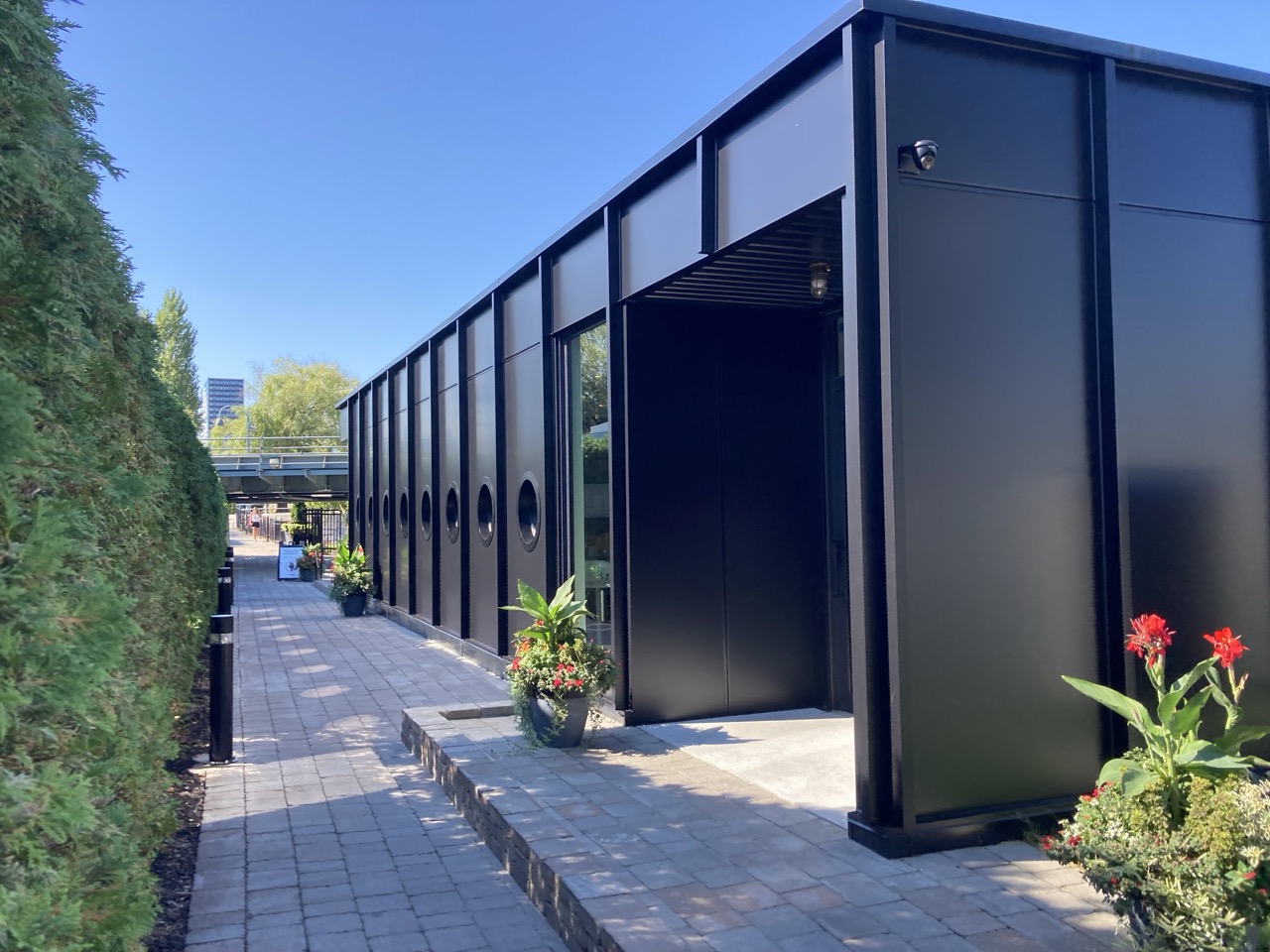 Pavillon d’accueil Bota Bota
Un projet qui combine style moderne et finitions soignées pour un résultat durable